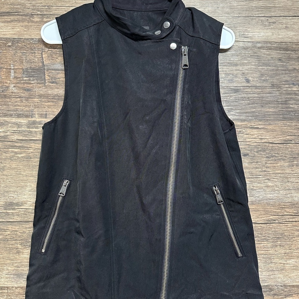 Club Monaco Black‎ Vest Asymmetric Zip Closure